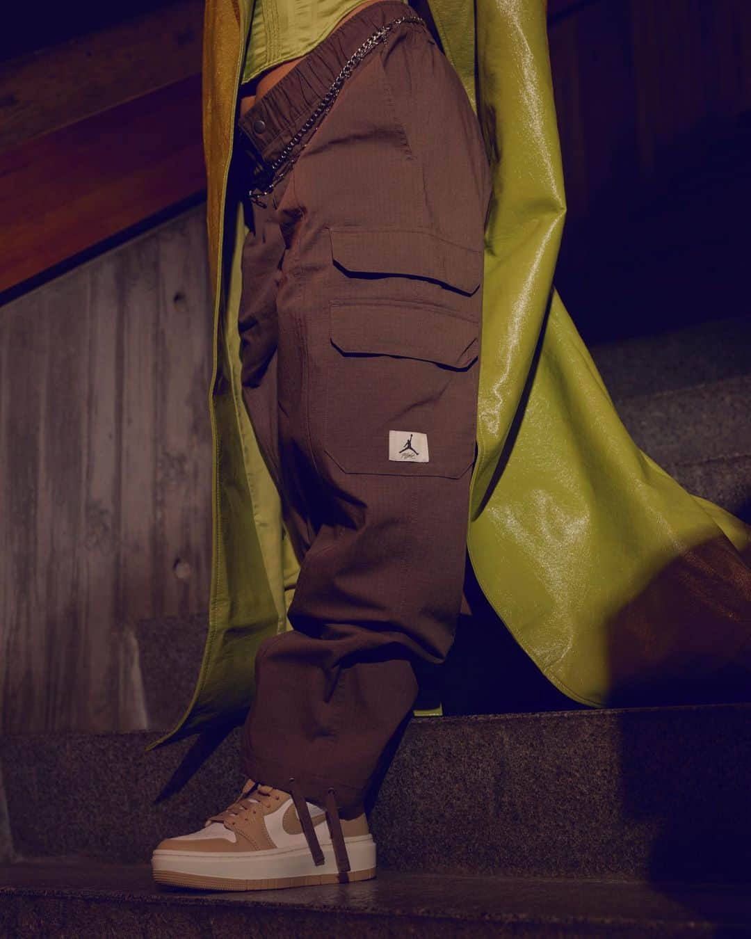 Jordanさんのインスタグラム写真 - (JordanInstagram)「Get ready to tackle anything in style with the Jordan Utility Pant. These lightweight and super versatile pants come with all the bells and whistles: cargo pockets, a stretchy waistband, and ties at the leg openings so you can make 'em fit just right.  Click the link in our bio to discover even more ways to rock them.」4月1日 4時23分 - jumpman23