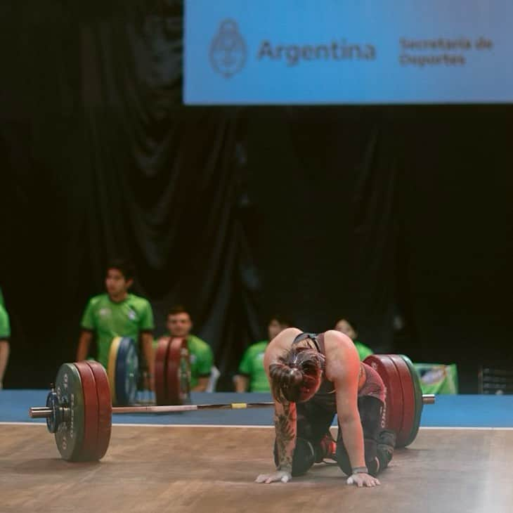 マッティ・ロジャーズのインスタグラム：「We came in today with a very exact plan. We had to forego any medal attempts to make sure we hit numbers to improve my world ranking for Olympic qualification. Had I made my lifts, we would have had both.   When you’re in this sport at the elite level for just under a decade, you’ll get your fair share of “unfair” calls. You take them, you cry about it for a little & then you move on. I am no stranger to being “robbed” & I’m sure it’ll happen again. (See @atginsta for explanation) All I can do is be better at the next one.   The lifts I did make were some of the best technical lifts of my career. So I’ll take that & continue forward. If there’s anything I know about myself, it’s that I’m a damn good fighter. See you all in Cuba.」