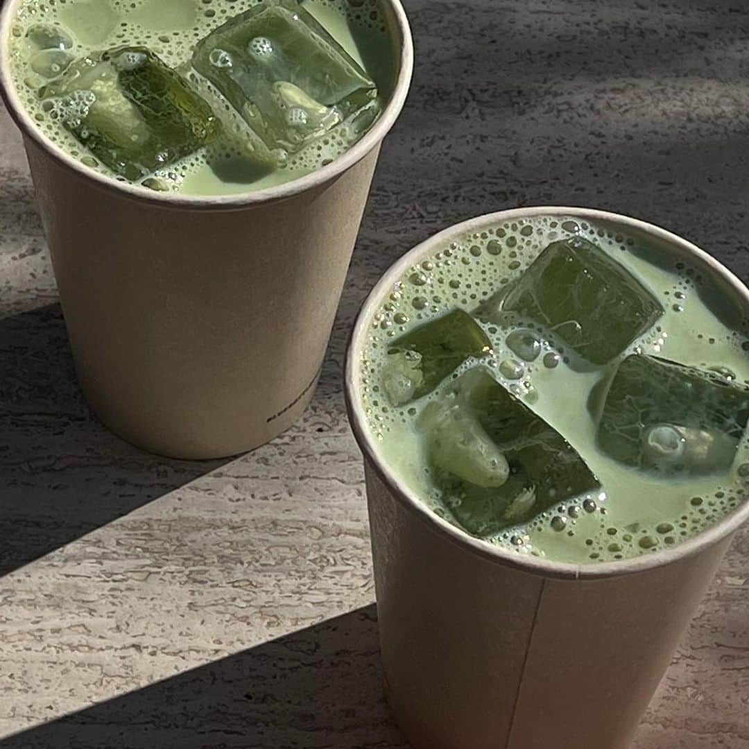 Blue Bottle Coffeeのインスタグラム：「You know how particular we are when it comes to coffee. Well, we feel the same about our matcha—we use stone-ground matcha with notes of clover blossom, umami, and nori, grown in the Uji tea fields of Kyoto prefecture. Lucky for you, we have a new seasonal beverage line in the works which includes a new matcha drink. Any ideas on what it could be? ⁠ ⁠ 📸: @lyss_torres_」