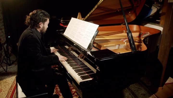 Leiki Uedaのインスタグラム：「Pacific Rim Theme - Piano solo by @leikiueda  Full video and sheet music link on my YouTube: Leiki Ueda」