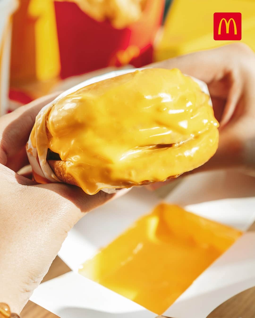 McDonald's Philippinesさんのインスタグラム写真 - (McDonald's PhilippinesInstagram)「A cheesy thank you sa lahat ng nakisawsaw at nakipag #barDUNKgulan with Cheese Dunk! Till we dunk again.」4月2日 12時00分 - mcdo_ph