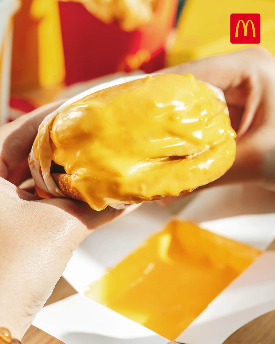 McDonald's Philippinesのインスタグラム：「A cheesy thank you sa lahat ng nakisawsaw at nakipag #barDUNKgulan with Cheese Dunk! Till we dunk again.」