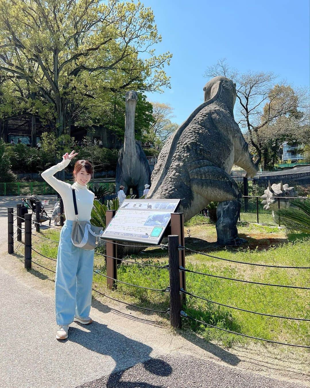 池辺愛さんのインスタグラム写真 - (池辺愛Instagram)「家族旅行中。  さてどこでしょう！？  ヒントはこの曲🎶  #家族旅行　#春休み」4月1日 14時20分 - aiikebe