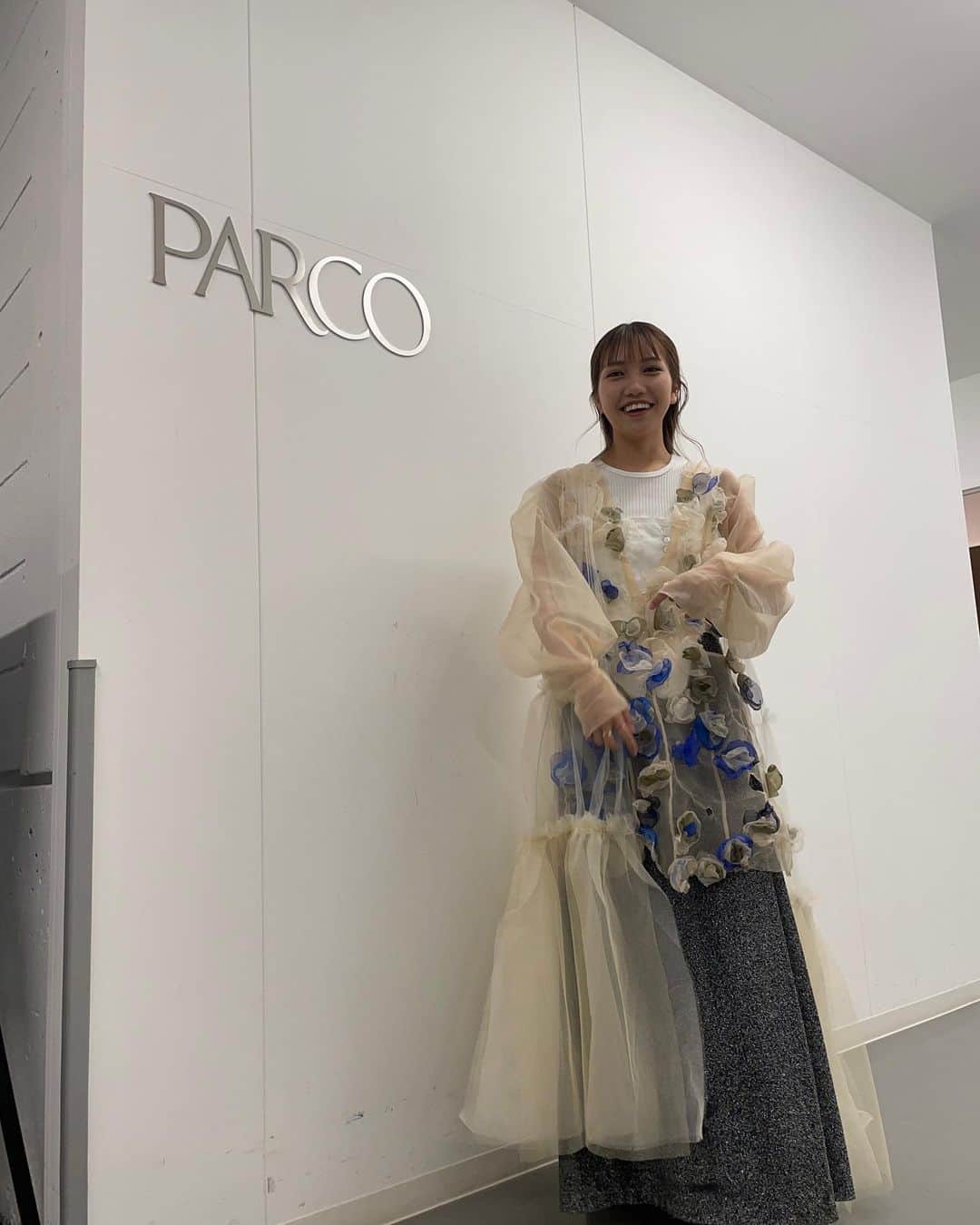 井上苑子さんのインスタグラム写真 - (井上苑子Instagram)「昨日の衣装🧝🏼‍♀️🪽 @arimi.n  @zi_zo_style  ※最後の写真は二重顎です🐖ざんねん^_^」4月1日 14時50分 - inouesonoko