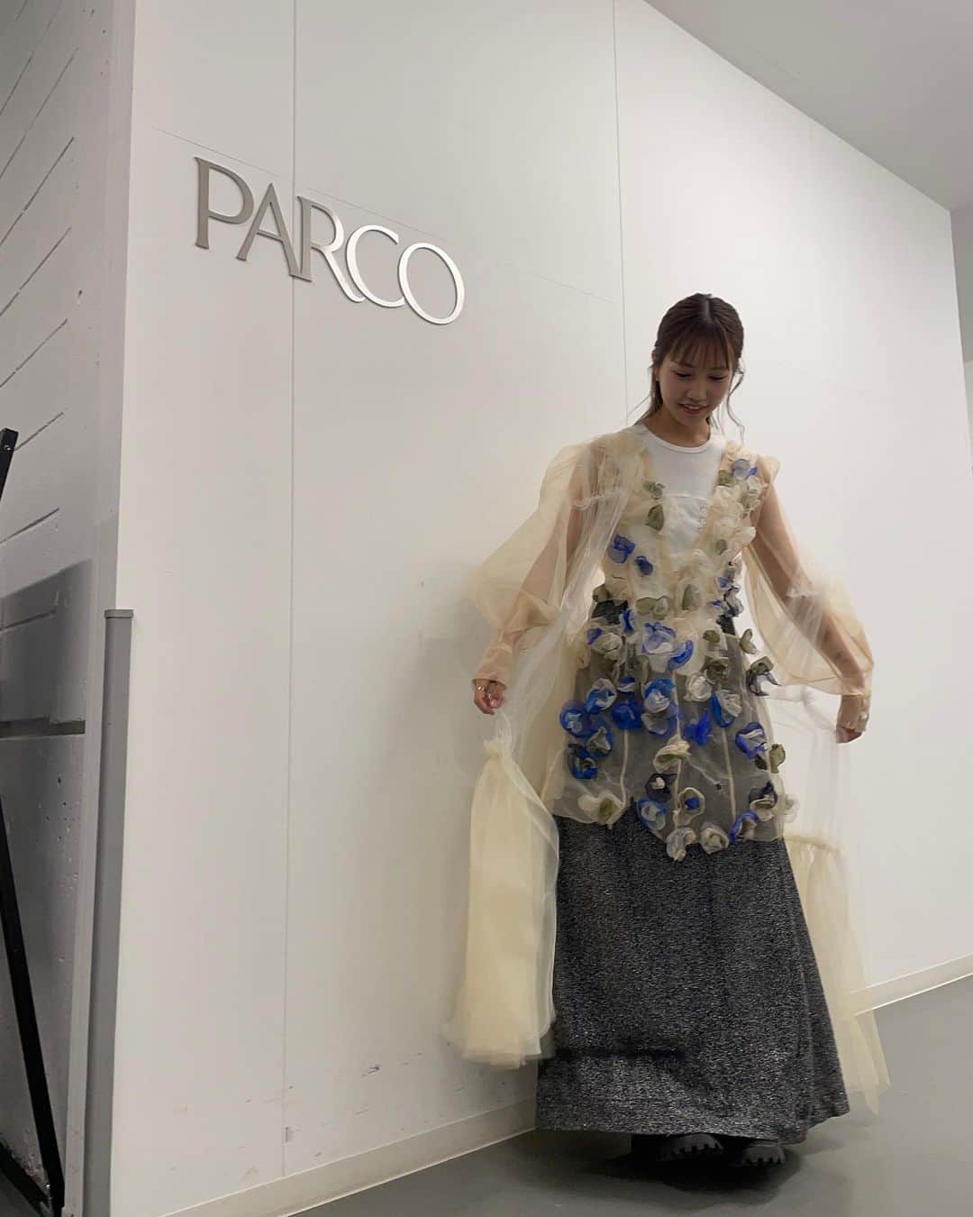 井上苑子さんのインスタグラム写真 - (井上苑子Instagram)「昨日の衣装🧝🏼‍♀️🪽 @arimi.n  @zi_zo_style  ※最後の写真は二重顎です🐖ざんねん^_^」4月1日 14時50分 - inouesonoko
