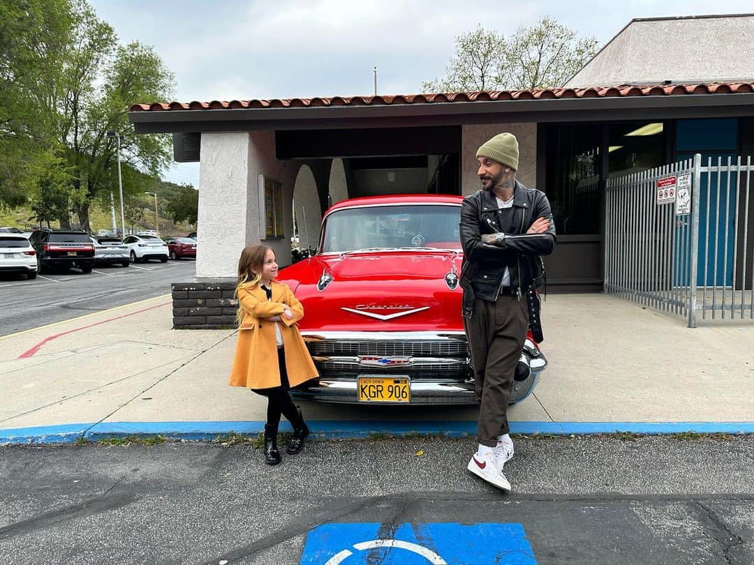 A.J.のインスタグラム：「Daddy daughters dance tonight with my babies. So glad I’m home for this. These are the memories I never want forget and moments I don’t want to miss. Daddy loves you girls.」