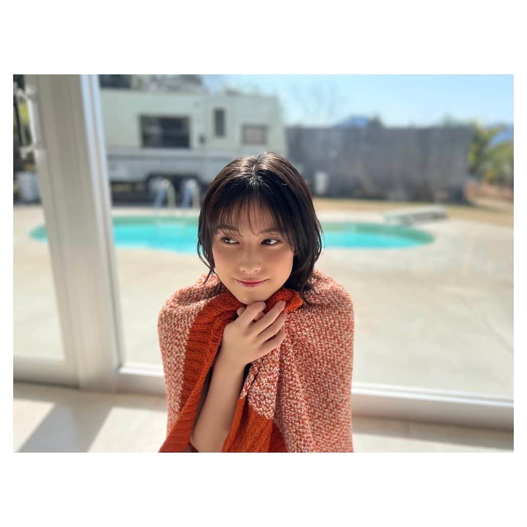 玉田志織のインスタグラム：「． 4月3日発売 週刊プレイボーイのオフショット🌸  Twitterでもマネージャーさんが 写真を載せてくれているので、 チェックしてみて下さい☺️  そして、 デジタル写真集は ↓↓↓ https://bit.ly/3TXzXdr 『グラジャパ！』は限定カット付きで、 amazonなどでも販売ありますが、 限定カットがついているのは グラジャパ！版だけなので是非^ ^  #週プレ」