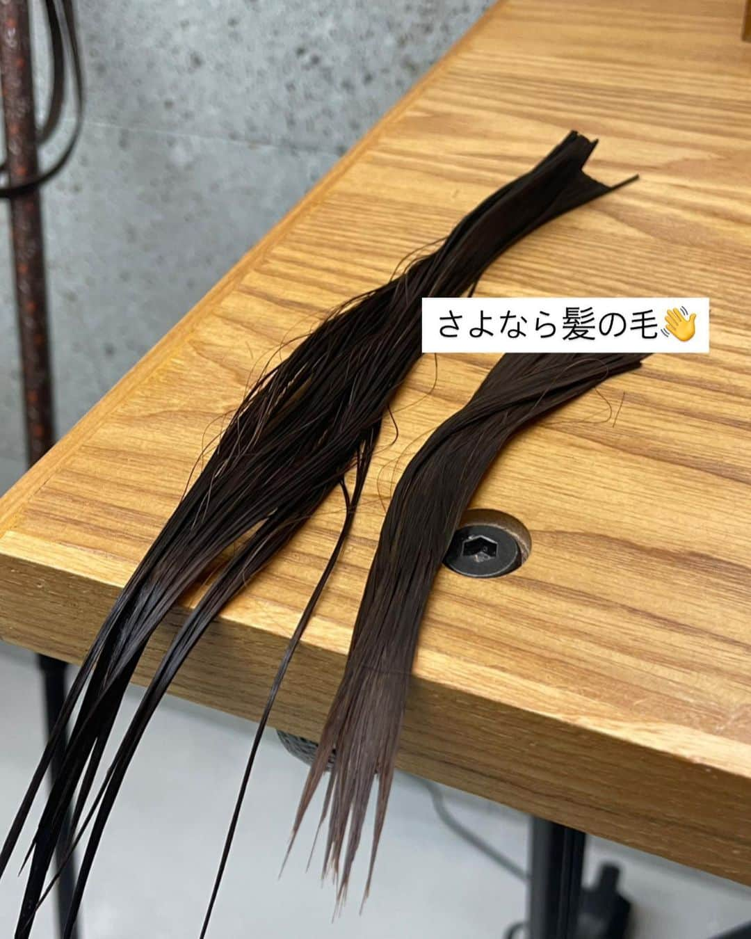 小島まゆみさんのインスタグラム写真 - (小島まゆみInstagram)「髪切りました💇‍♀️💇‍♀️  20cm以上のビフォーアフター、本人が一番びっくりしております…笑  こんなにバッサリ切るのは物心ついてから初めて！！  記念に(?)自分でハサミを入れさせてもらいました✂️  新しいわたしも愛してください✨  #japanesegirl #japaneseidol #instagood #自拍 #模特 #偶像 #正妹 #日本的偶像 #小島まゆみ」4月1日 15時10分 - kojima_mayumi_