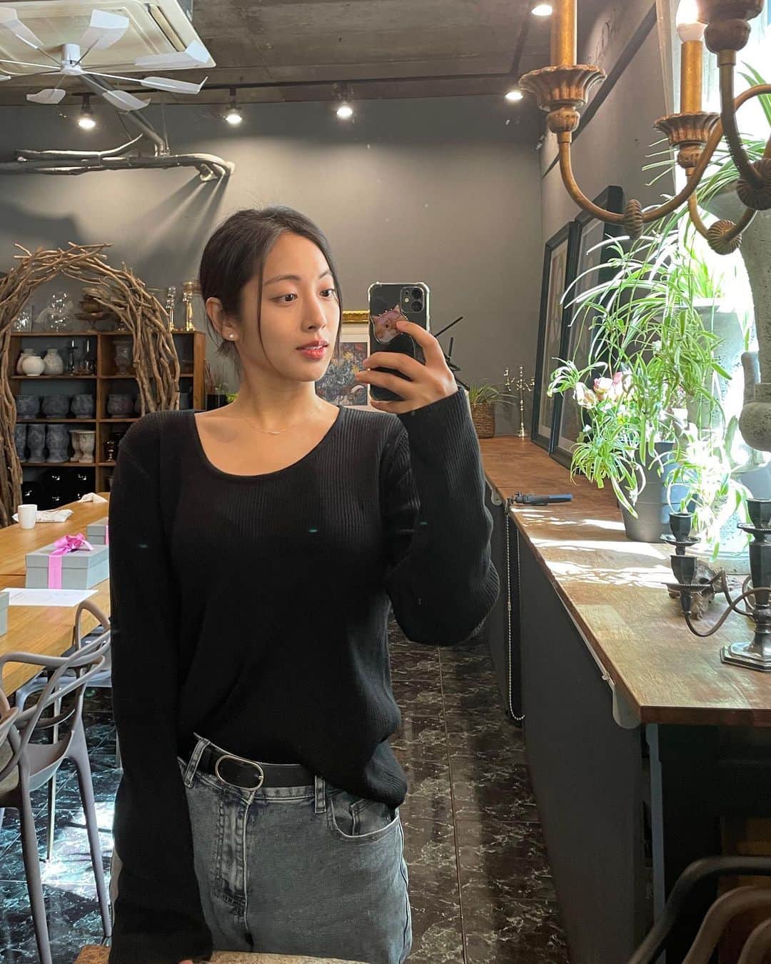 パン・ソヨンさんのインスタグラム写真 - (パン・ソヨンInstagram)「🌸 항상 좋았지만 유독 더 예쁘고 사랑스러웠던 이번 꽃들  이런들 어떠하고 저런들 어떠하리 충분히 아름답구나🙆🏻‍♀️❤️  #vinoflower #비노플라워  #플라워클래스 #꽃꽂이 #꽃」4月1日 15時14分 - banso