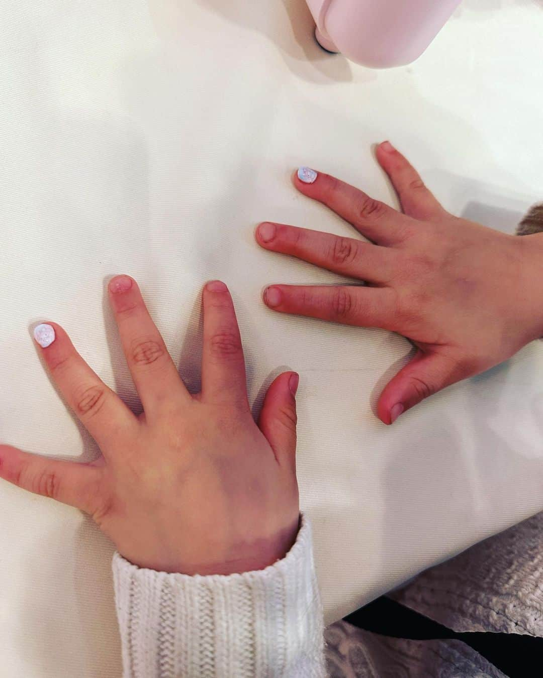 飯田圭織さんのインスタグラム写真 - (飯田圭織Instagram)「娘初のネイルアート💅 マイメロちゃんのネイルにしました🤍 #マイメロネイル  #マイメロディ  #おしゃれ大好き  #5歳女の子 🤍」4月1日 15時14分 - iidakaori.official