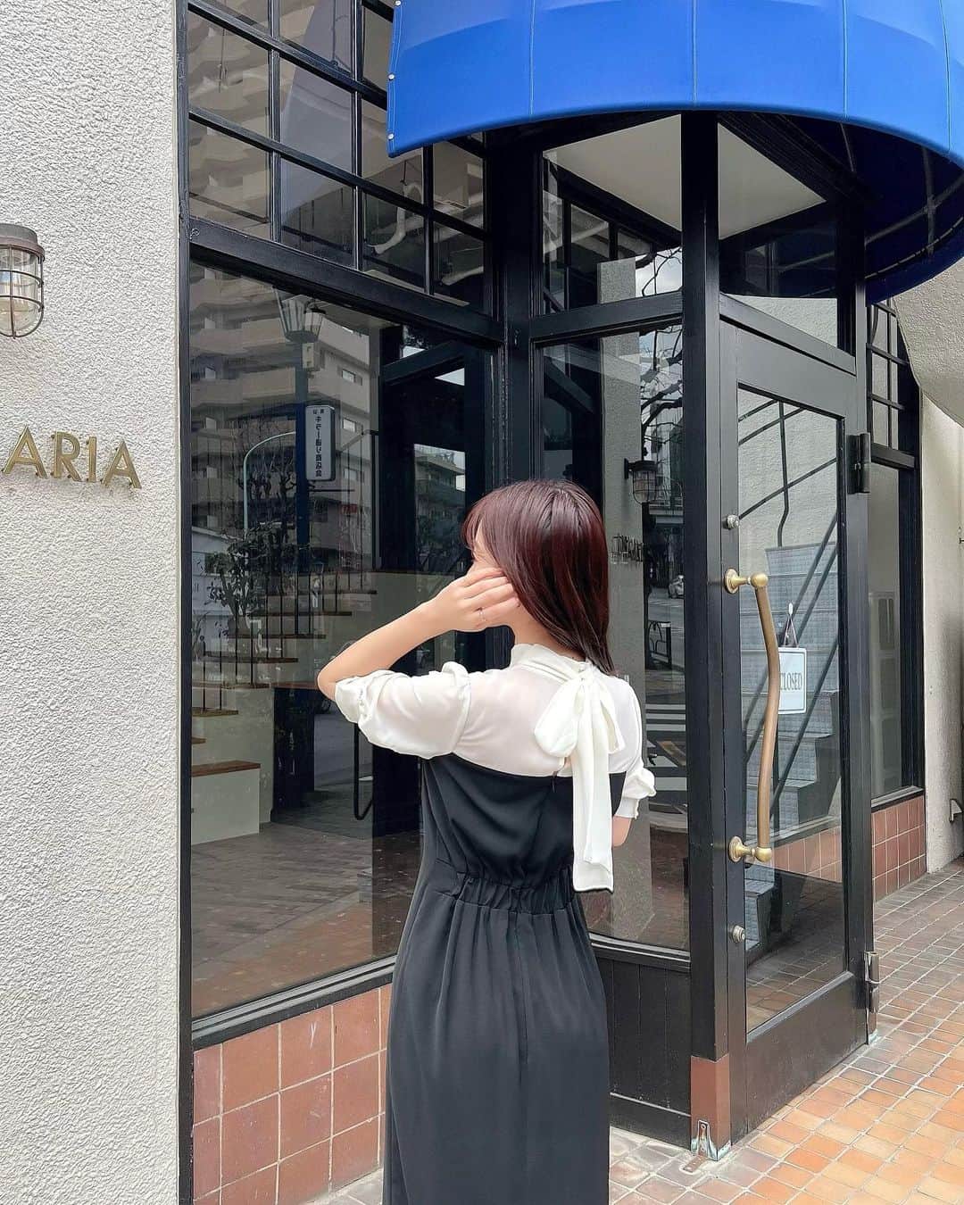 のインスタグラム：「. ボウタイでもバックリボンでも可愛いワンピ🥰 店舗先行発売🫶🏼 . #ワンピース#ワンピ」