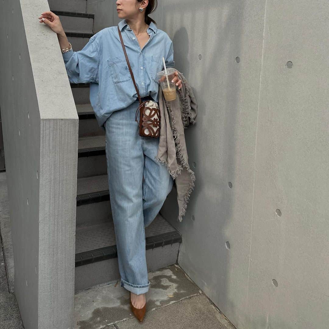 yuさんのインスタグラム写真 - (yuInstagram)「・ ・ @yanuk_official  JOAN ・ 今季の新シルエットでルーズストレートシルエットのJOAN👖 腰回りにゆとりがあるデザインでルーズ感がかわいい🫶🏻 ただダボダボじゃなくて足のシルエットがキレイにみえるよ◡̈ 最初から履き馴染んだような柔らかさも🙆‍♀️ ・ yanuk20周年キャンペーン YANUK公式LINE登録で￥2,000オフのクーポンを配布中 4/1-4/30期間限定だって🙌🏻  ・ ・ #coordinate#ootd##YANUK #denim#denimondenim#👖 #ヤヌーク#ヤヌークデニム #デニムコーデ#大人カジュアル #デニデニ#低身長コーデ #骨格ストレート#春コーデ」4月1日 15時36分 - yu.rm