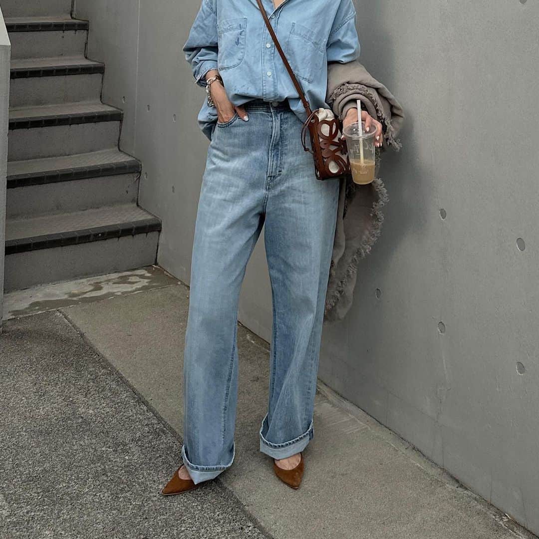 yuさんのインスタグラム写真 - (yuInstagram)「・ ・ @yanuk_official  JOAN ・ 今季の新シルエットでルーズストレートシルエットのJOAN👖 腰回りにゆとりがあるデザインでルーズ感がかわいい🫶🏻 ただダボダボじゃなくて足のシルエットがキレイにみえるよ◡̈ 最初から履き馴染んだような柔らかさも🙆‍♀️ ・ yanuk20周年キャンペーン YANUK公式LINE登録で￥2,000オフのクーポンを配布中 4/1-4/30期間限定だって🙌🏻  ・ ・ #coordinate#ootd##YANUK #denim#denimondenim#👖 #ヤヌーク#ヤヌークデニム #デニムコーデ#大人カジュアル #デニデニ#低身長コーデ #骨格ストレート#春コーデ」4月1日 15時36分 - yu.rm