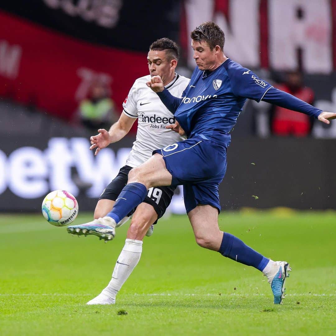 ドミニク・ハインツのインスタグラム：「Als Team stark gekämpft, einen wichtigen Zähler mitgenommen 💪🔥 Nächste Woche geht‘s weiter!⚽️ @vflbochum1848.official 🔵⚪️」