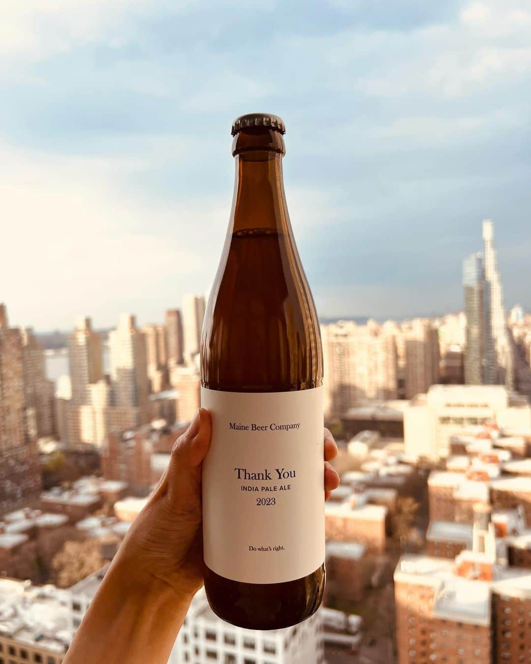 大出千尋のインスタグラム：「. 今年度もお疲れ様でした🤍乾杯🍻 . . #mainebeercompany#IPA#ビール」