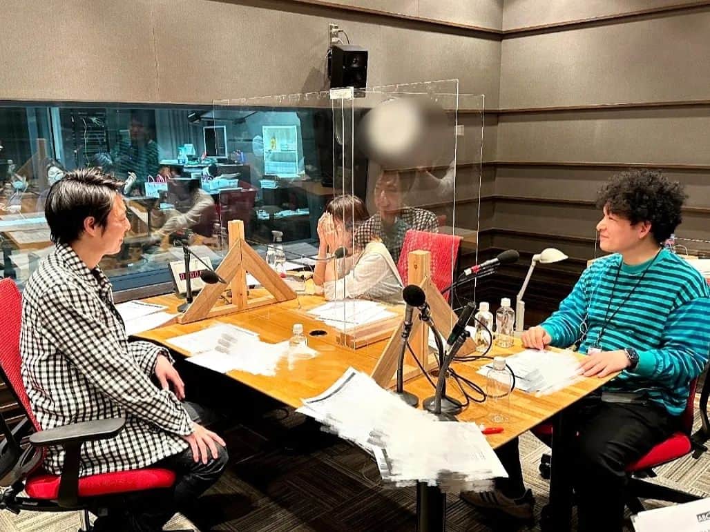 林智美 さんのインスタグラム写真 - (林智美 Instagram)「【🆕お知らせ📻】  4月からABCラジオでスタートする新番組 人生設計ナビpresents 『信濃・もじゃの得する日曜日』で、 アシスタントをさせて頂きます！  吉本新喜劇の信濃岳夫さん、モジャ吉田さんは、 ファイナンシャルプランナーの資格をお持ちで、 お金にまつわることはもちろん、 聞くだけでお得になれる！30分です👏  初回は4月9日で、 毎週日曜日のお昼12:30からです。 初回の収録からよく笑いました🤣笑  楽しい番組になると思います！ 『トクニチ』、 ぜひチェックしてくださいませー！  #ABCラジオ #朝日放送 #人生設計ナビ #得する日曜日 #トクニチ #ファイナンシャルプランナー #吉本新喜劇 #信濃岳夫 さん #もじゃ吉田 さん #ラジオ #radio #ラジオDJ #ラジオパーソナリティー #フリーアナウンサー #リポーター #MC #司会 #イベント #ナレーション #ナレーター #radiko #radikoでもどうぞ」4月1日 6時55分 - h_tomomi_i