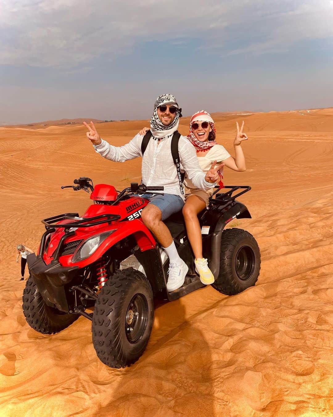 ルーベン・ブロマールトのインスタグラム：「Before, during, after 😂 • • • #dubai #quad #atvtour #atvdubai #travel #travelexperience #unitedemirates #traveldubai」