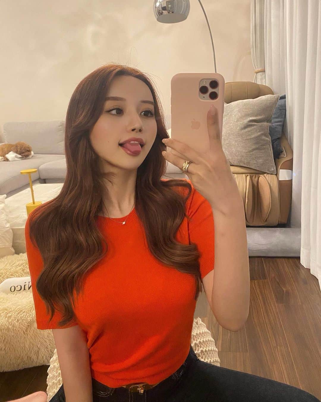 小川真琴のインスタグラム：「久しぶりのロングヘアあげ😎🤟」