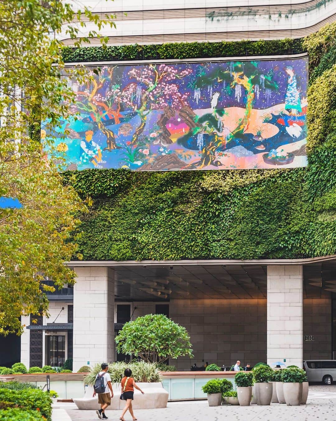松山智一のインスタグラム：「@k11musea  Thanks to @k11artfoundation  “Frosti Aurora”2022 digital-animated installation」