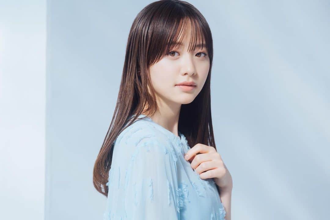 森香澄のインスタグラム：「. 3月31日でテレビ東京を退社し、4月1日より『seju(セジュ)』という事務所に所属することになりました。 . 何者でもない私を育ててくれたテレビ東京には感謝してもしきれません。 経験させていただいたことを生かして、気持ちを新たに頑張ります。 . そして。 5/4(木)に開催されるRakuten GirlsAward 2023 SPRING / SUMMERのMCを務めさせていただきます！ . こんなに大きなイベントは初めてで緊張しますが、楽しめたらと思っています。 これからもどうぞ、よろしくお願い致します🌸」