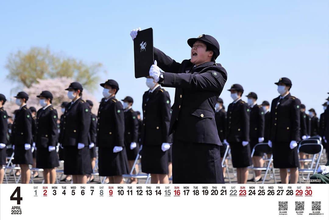 陸上自衛隊さんのインスタグラム写真 - (陸上自衛隊Instagram)「【#陸自2023カレンダー】  毎月 #陸自カレンダー を紹介🙂  ４月🗓の写真は 「入隊式で宣誓する隊員」です🌸🪖  これからも #陸上自衛隊 は、歩みを止めることなく、 #常に国民のそばにいる存在 として活動していきます🫡  #陸自 #守りたい人がいる #2023年 #新隊員」4月1日 8時15分 - jgsdf_pr