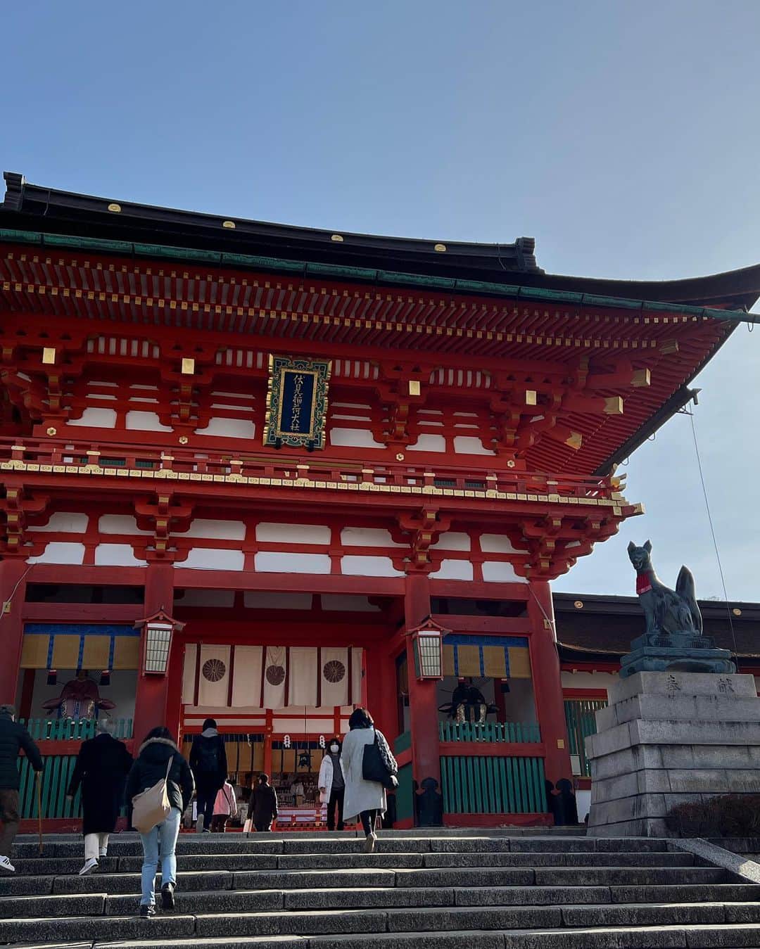 坂口和也さんのインスタグラム写真 - (坂口和也Instagram)「伏見稲荷大社⛩ 京都で1番行きたかった場所️‼️ 個人的に何か感じる場所だったのでなんとしても行きたい場所でした✨ ナリィ君？も一杯居ました🦊😆 鳥居の数と迫力が凄かったです✨ また行きたいなぁ☺️ #京都 #京都旅行 #旅 #伏見稲荷大社 #⛩ #🦊」4月1日 8時30分 - kazunari_sakaguchi