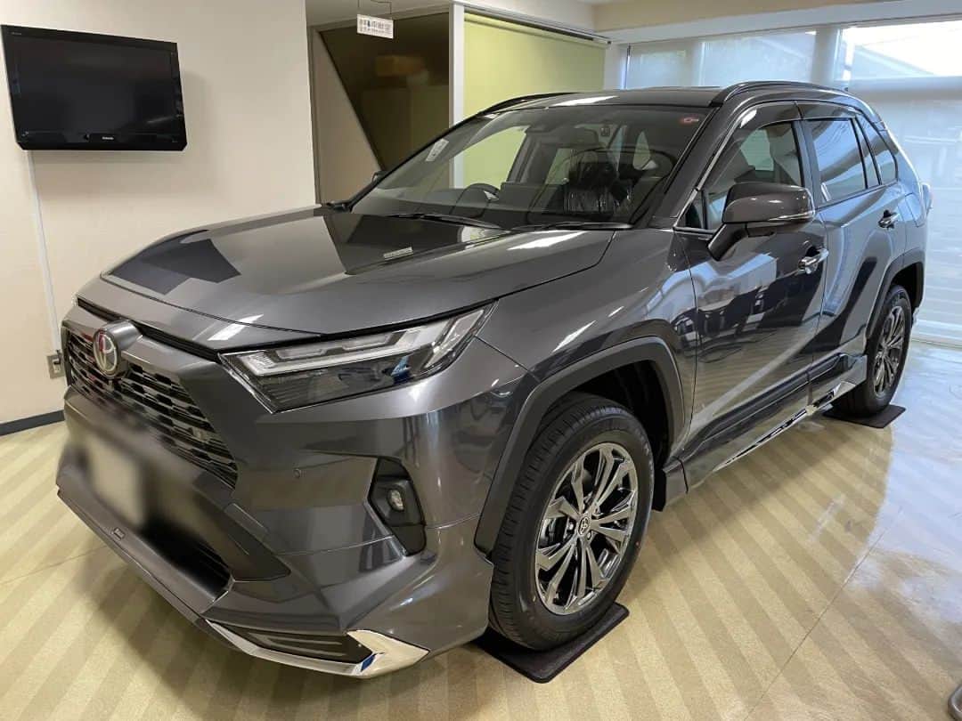 くるみんのインスタグラム：「* Hi！ New Car  3月29日、RAV4納車 17年のブランクは驚きでいっぱいwww なんか、色んな音が鳴るぞwww  #カニンヘンダックスの日常 #カニンヘンダックスフンドの日常 #カニンヘンダックスフンド #カニンヘンダックスフント #カニンヘンダックスフンドチョコタン #カニンヘン #カニンヘンダックス #カニンヘンの会 #チョコタンダックスフント #チョコタンダックスフンド #チョコタンダックス #チョコタン #ダックスフントカニンヘン #ダックスフント #ダックスフンド #ダックス #ダックスの日常 #ダックスフンドカニンヘン #ダックス部 #ダックス短足部 #新車 #新車購入 #rav4 #toyta #modellista  #dachshund #dachs #dog」