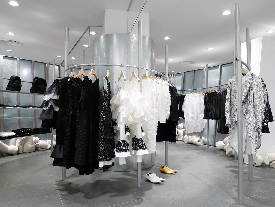 コム・デ・ギャルソンのインスタグラム：「Comme des Garçons Space」