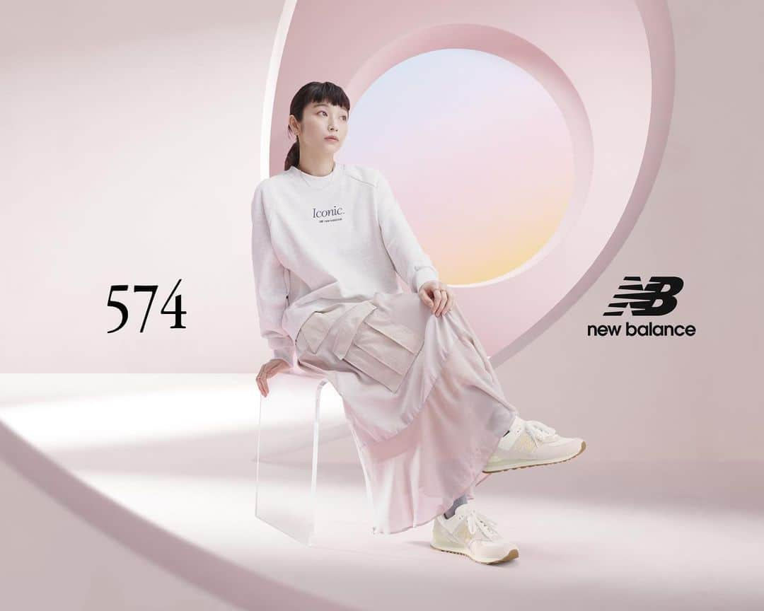 畔柳康佑さんのインスタグラム写真 - (畔柳康佑Instagram)「New Balance"574"Visual. for @newbalance   キャスティングを担当しました。  Models :  Ciel @ciel_isono  Natsu Asai @amainatsu   Art Director / Producer： Yuho Ogura (OBF TOKYO) @yuho_ogr  CG Designer / Compositor / Technical advisor： Takashi Fujimoto (OBF TOKYO) @fujimoto0927 CG Designer：Kazuhiro Kamatsuchi @kazuhiro.kamatsuchi CG Designer / Compositor ：Saaya Nakamura @saaya.nakamura99  Photographer：Kizen @kizennn  Casting Directer：Kosuke Kuroyanagi  @k_kuroyanagi  Stylist：Syuto Tanaka @syttnk Makeup artist： Koto @kotoekikuchi Hairstylist：Asahi Sano @asahi_sano  Assistant Producer： Kosuke Tanaka (OBF TOKYO)  Production : OFBYFOR TOKYO @obf_tokyo」4月1日 8時49分 - k_kuroyanagi