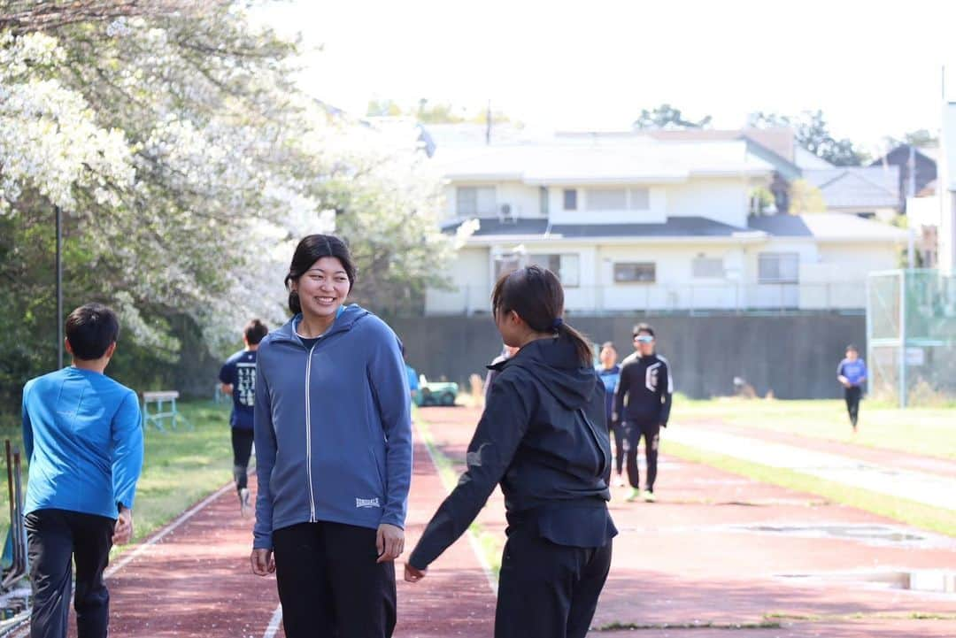 宮坂楓さんのインスタグラム写真 - (宮坂楓Instagram)「. 練習風景写真📸 いつも素敵な写真を撮ってくれるマネージャーさん ありがとう😊 #アスリート#トレーニング#陸上#三段跳#継続は力なり#スポーツ#スポーツ女子 #スポーツコーデ #NIKE#ナイキ#triplejump #athlete#練習風景」4月2日 18時30分 - kaede_official_