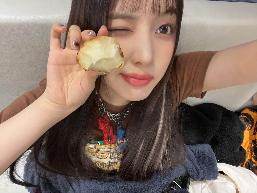 NMIXXさんのインスタグラム写真 - (NMIXXInstagram)「🥔❤️ #NMIXX #NSWER #JIWOO #쮸스타그램」4月1日 9時15分 - nmixx_official