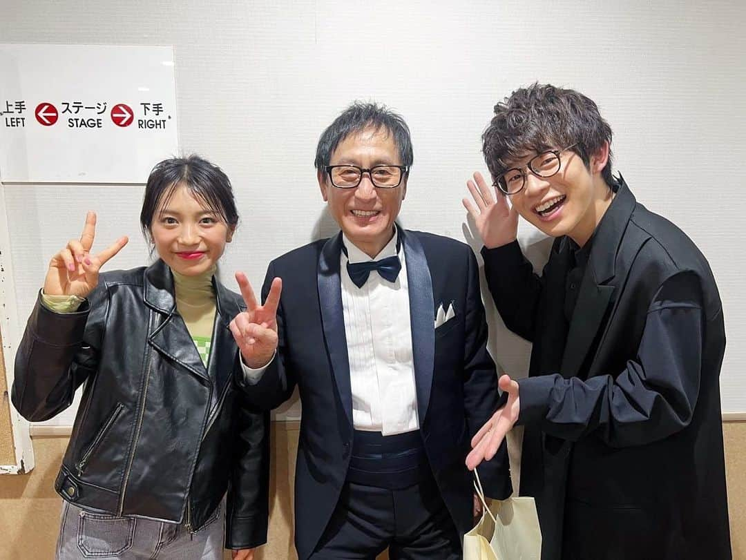 川崎鷹也のインスタグラム：「昨夜、miwaさんが楽屋に来てくれて武部さんと3人で📸とても素敵なショットです😊 #武部聡志 #miwa #川崎鷹也 #45周年 #オーチャードホール #武部さんが繋げてくれた縁 #この御二方と写真撮るのエモい #いつも気にかけてくれるお2人 #武部さんかっこよかったなぁ #改めて45周年おめでとうございます #唯一無二のステージでした #miwaさんライダース似合いすぎ #超イケてる」