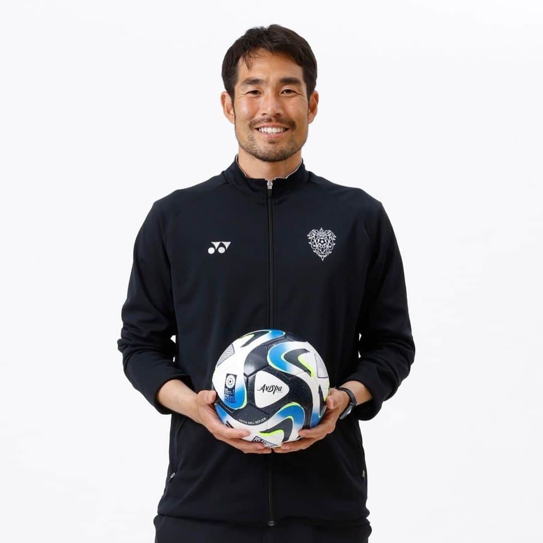 杉山力裕のインスタグラム：「すでに活動しておりますが改めまして今シーズンより、アビスパ福岡のスカウトに就任いたしました杉山力裕です。 昨シーズンまでの17年間のプロ選手としての経験を活かして、選手一人一人に寄り添いながら、嘘偽りなく誠実にスカウト活動を行っていきます。 今後ともよろしくお願い致します。 @airstph 日高さん写真撮影していただきありがとうございました！ #アビスパ福岡 #アビスパ福岡アカデミー #急遽撮影会 #実はいつか撮ってほしいなと思ってました #主にアカデミーのスカウト活動します #コツコツが勝つコツ #さあさあさあ #新年度スタート」