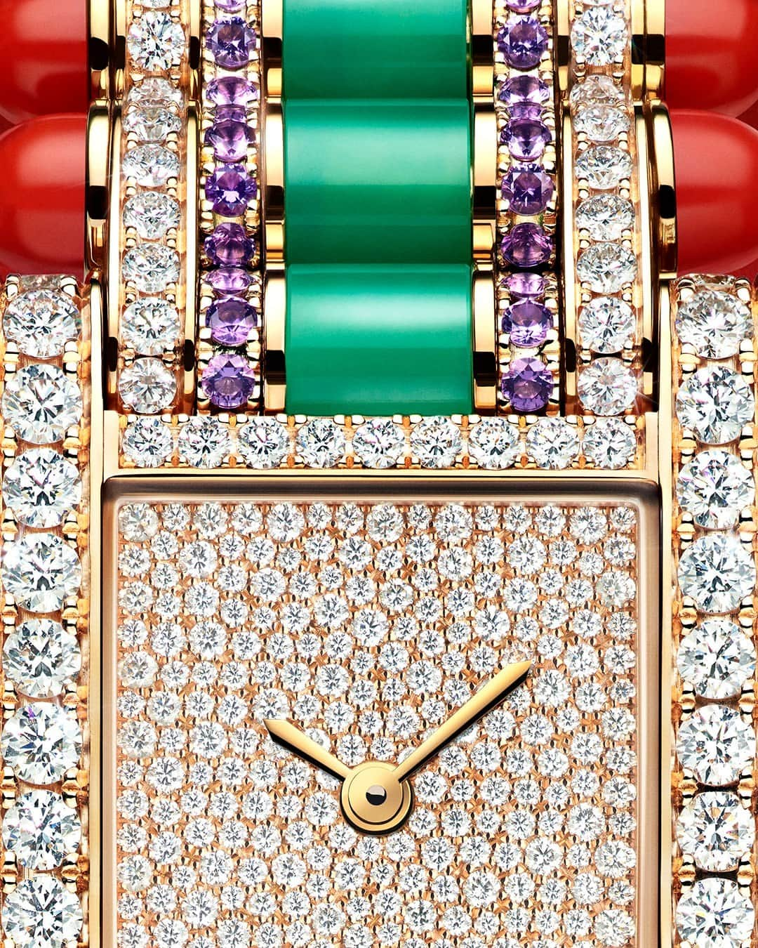 カルティエさんのインスタグラム写真 - (カルティエInstagram)「The new jeweled Tank is a chromatic exploration in the footsteps of Jeanne Toussaint: a watch that combines the beauty of the design with the brilliance of colored stones to revive a signature color palette. #CartierWatchmaking #WatchesandWonders2023 #CartierTank」4月1日 16時00分 - cartier