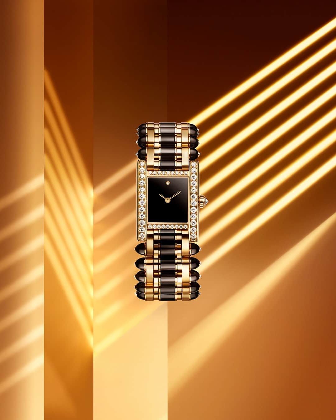 カルティエのインスタグラム：「The new jeweled Tank is a chromatic exploration in the footsteps of Jeanne Toussaint: a watch that combines the beauty of the design with the brilliance of colored stones to revive a signature color palette. #CartierWatchmaking #WatchesandWonders2023 #CartierTank」