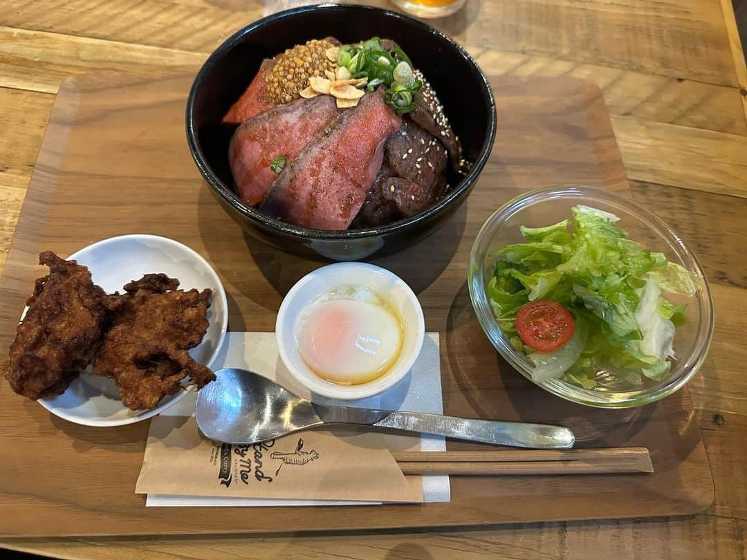 HIROさんのインスタグラム写真 - (HIROInstagram)「今日のランチ🍖ローストビーフ丼😋  久しぶりに来たが😋やはり美味い😋  店名 スタンドバイミー  住所 和歌山県伊都郡かつらぎ町佐野888   電話番号 0736-26-8653  営業時間 11:30～14:00 17:30～22:00  定休日 火曜日  駐車場 数台  PayPay 使える照れ  #和歌山県 #かつらぎ町 #今日のランチ #ランチ #昼ごはん #和歌山グルメ #和歌山ランチ」4月1日 15時57分 - hiro19770420