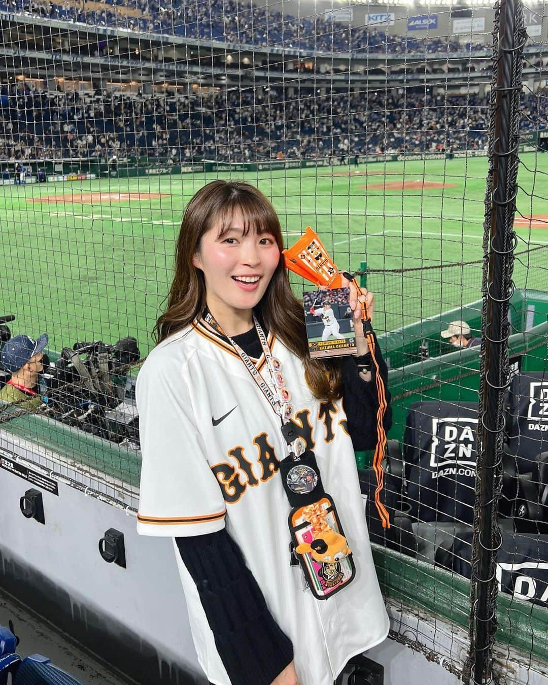 藤本有紀美のインスタグラム：「2023 JERA セントラル・リーグ開幕⚾️ 2023.03.31 巨人🐰vs中日🐨  開幕戦、いってきました！🏟 声出し応援できるようになって球場の一体感が半端なかった❤️‍🔥  試合結果は残念だったけど、まだまだ始まったばかりの長いシーズン！！ 今年こそジャイアンツが優勝できるように 全力で応援します🥺📣🧡  今シーズンもたくさん応援いけますように🫶  #東京ドーム  #巨人 #ジャイアンツ #野球 #⚾️ #奪回」