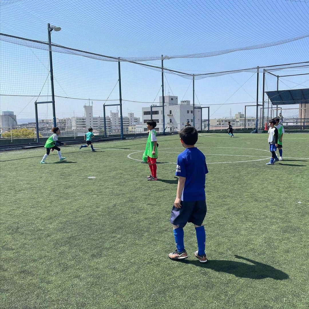 森下俊さんのインスタグラム写真 - (森下俊Instagram)「. 【CVRIG SOCCER SCHOOL KYOTO】 日頃より当スクールへのご理解、ご協力を頂きありがとうございます。 CVRIG SOOCER SCHOOL KYOTOに関しましては来年度、2023年4月より開催場所、月会費の変更をさせていただくことになりました。  ◾️開催場所 【変更前】 ミズノスポーツプラザ京都伏見 【変更後】 ベルファ宇治フットサルコート 〒611-0041京都府宇治市槇島町清水48番地  ◾️月会費 【変更前】 ¥12,000 【変更後】 ¥7,500  2023年4月5日（水）から変更させていただきます。 何卒ご理解賜りますようお願い致します。  お問い合わせはMAILもしくはDMでも承っております。 cvrigss.com @cvrigss  #cvrig  #カバリグ  #サッカー  #サッカースクール  #京都  #京都市  #伏見 #宇治市 #宇治 #京都サッカー #京都サッカースクール #伏見サッカースクール #宇治サッカースクール #cvrigsoccerschool  #ベルファ宇治 #小学生 #無料体験  #無料体験募集中　　 #無料体験受付中　 #基礎 #基礎の大切さ #基礎のアップグレード」4月1日 10時36分 - 3shunmorishita5