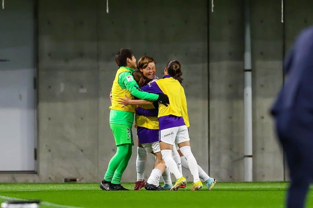 近賀ゆかりのインスタグラム：「Yogibo WE League 11  Game Day!!!!! 🆚 @jef_chiba_ladies_official  ⏰ 13:00 kick off 🏟 フクダ電子アリーナ  #weリーグ #サンフレッチェ広島レジーナ #サンフレファミリー #共鳴」