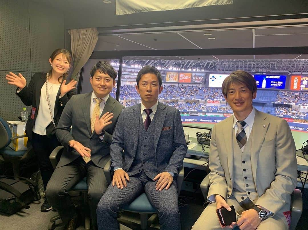 能見篤史のインスタグラム：「読売TVさんにてプロ野球オープニングゲームの解説をさせて頂きました⚾️  開幕戦は独特の緊張感があり、観る側もその緊張感を感じる事が出来ました😅  解禁されたファンの方々の声援も聞く事が出来て、凄く幸せな気分になりました😊  これから長いシーズンに入りますが、選手の皆様良い1年を送って頂きたいと思います🙇🏻 #読売TV #プロ野球開幕 #阪神タイガース  #横浜denaベイスターズ  #京セラドーム  #赤星憲広先輩 #関本賢太郎ちゃん #平松アナウンサー #諸國アナウンサー #選手の皆様怪我の無いシーズンを🙇🏻」