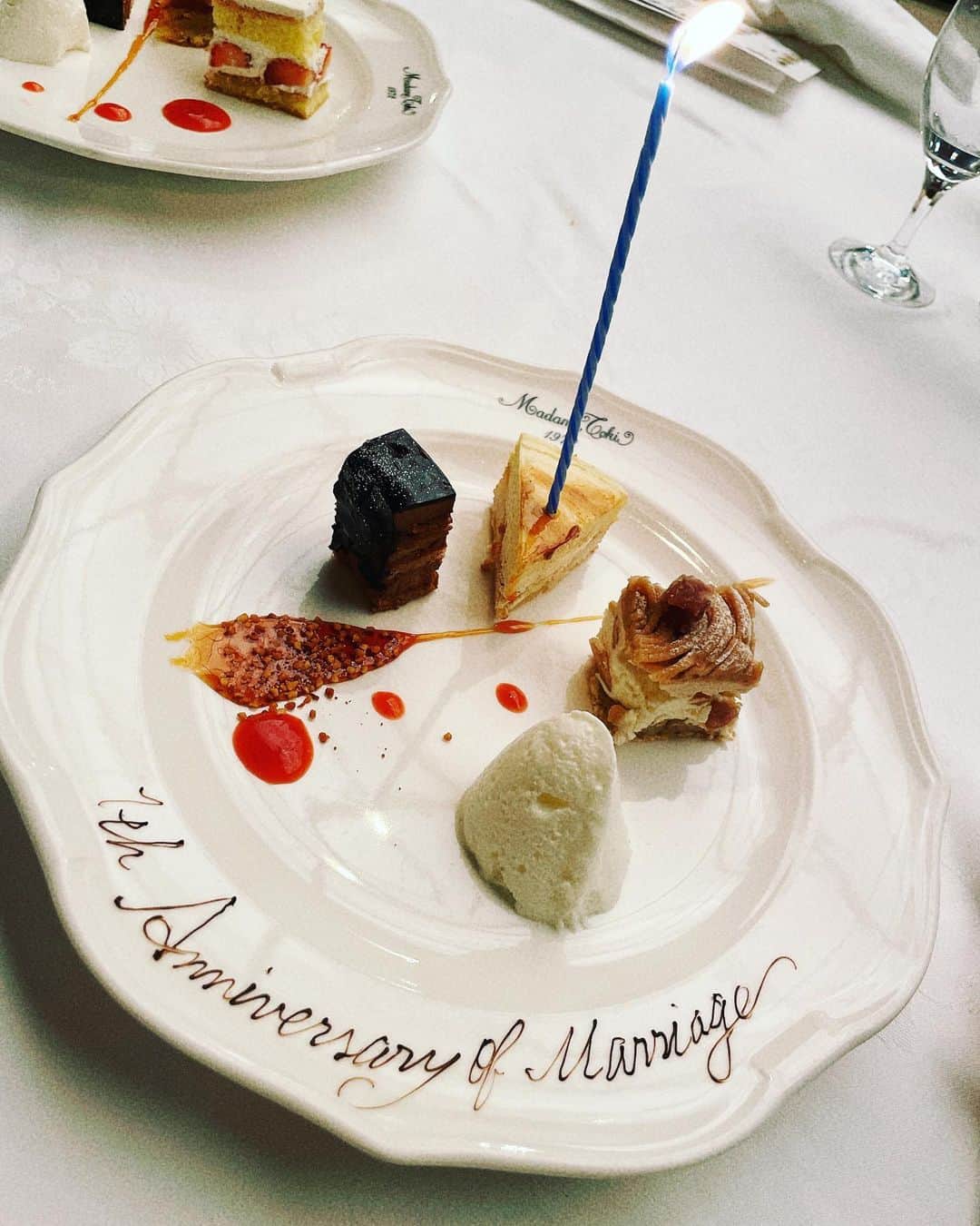 石川あんなさんのインスタグラム写真 - (石川あんなInstagram)「結婚記念日💒  エイプリルフールに紛らわしい結婚報告をしてから1年！  3月30日で無事1周年を迎えたゆってぃ夫婦です🫶  結婚したのがつい最近のようで1年あっという間だったけど変わらず仲良しです。 1枚目、なんか顔似てきた、、？苦笑😟  これからもよろしくね！ポニー！  #結婚記念日 #結婚記念日ディナー #エイプリルフール #新婚夫婦 #ゆってぃ夫婦 #ゆってぃ #嫁ってぃ」4月1日 10時41分 - anna_iskw