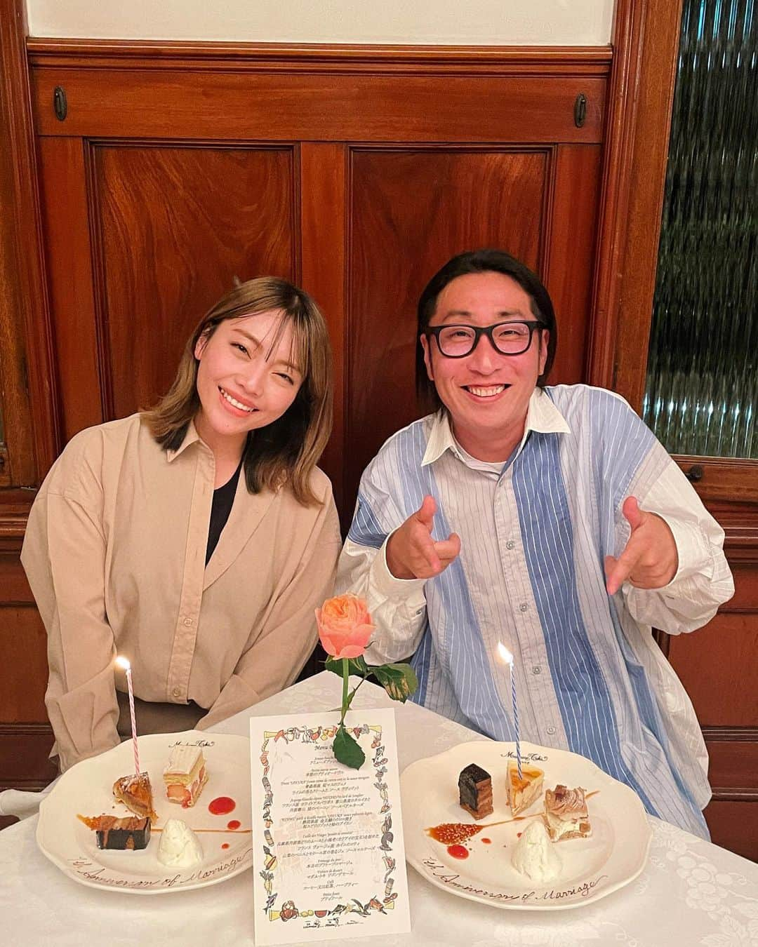 石川あんなのインスタグラム：「結婚記念日💒  エイプリルフールに紛らわしい結婚報告をしてから1年！  3月30日で無事1周年を迎えたゆってぃ夫婦です🫶  結婚したのがつい最近のようで1年あっという間だったけど変わらず仲良しです。 1枚目、なんか顔似てきた、、？苦笑😟  これからもよろしくね！ポニー！  #結婚記念日 #結婚記念日ディナー #エイプリルフール #新婚夫婦 #ゆってぃ夫婦 #ゆってぃ #嫁ってぃ」