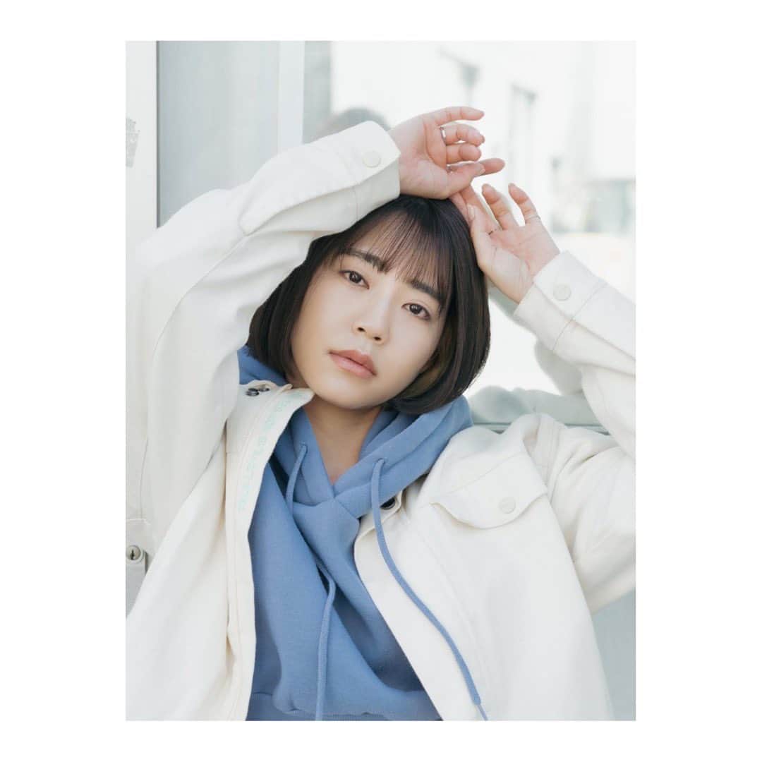 伴優香のインスタグラム：「🌸🌸🌸  今日から4月ですね。  今月もあっという間に終わるんだろうな🤣 一つ一つ一歩ずつ頑張ります！！  今日はエイプリルフールだけど みんなどんな嘘ついたの？😜  今月もよろしくお願いいたしまーす✨  photographer : @thu_pistachio  hair & make : @maki_hairmake_   #作品撮り #作品撮りモデル  #portrait #photography #photo #pic #ポートレート #被写体 #被写体になります  #ファインダー越しの私の世界 #東京写真部 #tokyo  #여배우 #演员 #肖像 #黒髪ボブ #黒髪ショート #黒髪 #インナーカラー #金髪」