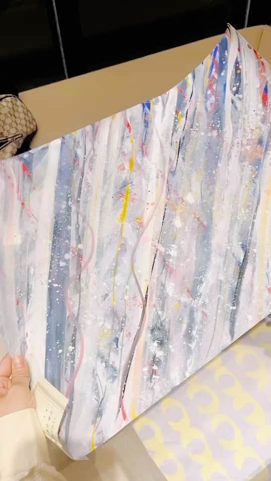kids_design_schoolのインスタグラム：「中学3年生の作品☺️ いつも面白い視点でテーマを捉えて、独自のスタイルでゴールを導いてくれる素敵な女の子。 素直な人は、新しい道を切り開いていく事が出来ますね。 素敵な図案と黒のマッシュルームレザーとのMIX。バッグの完成がとても楽しみです！」