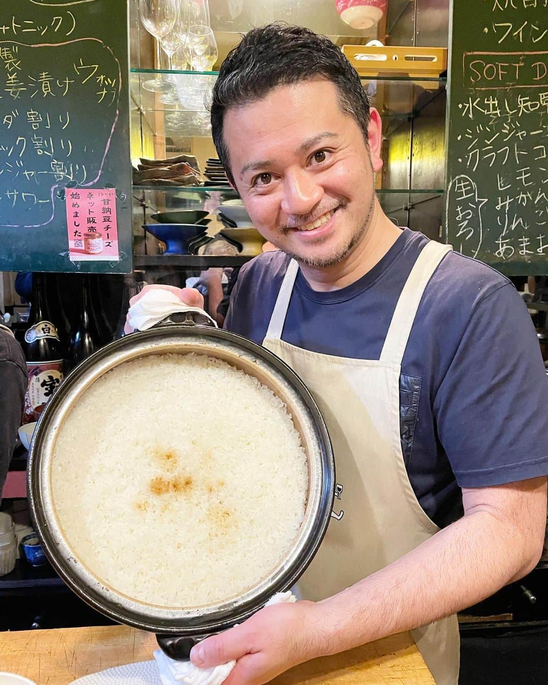乾雅人のインスタグラム：「食堂とだか@五反田 現在2025年８月まで予約が埋まっている食堂。 立ち飲みとだか、虎ノ門ヒルズ…も大盛況。　 ひとえに店主戸高さんの人柄と温かい料理の成せるわざ。 #食堂とだか」