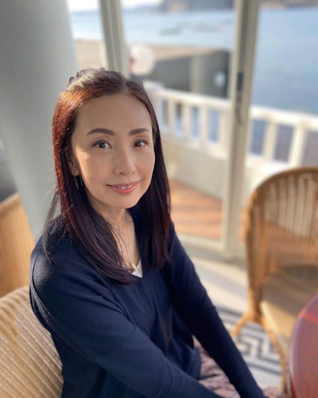 田村翔子のインスタグラム：「葉山のラ・マーレに初めて来たのは高校生の頃デートでw 懐かしいです。  家からクルマで1時間もかからないので、もっと頻繁に海を見に来ようと思いました😊  #葉山#ラマーレ#田村翔子#hayama#海の見えるカフェ #ドライブ #ライフスタイル#lifestyle」