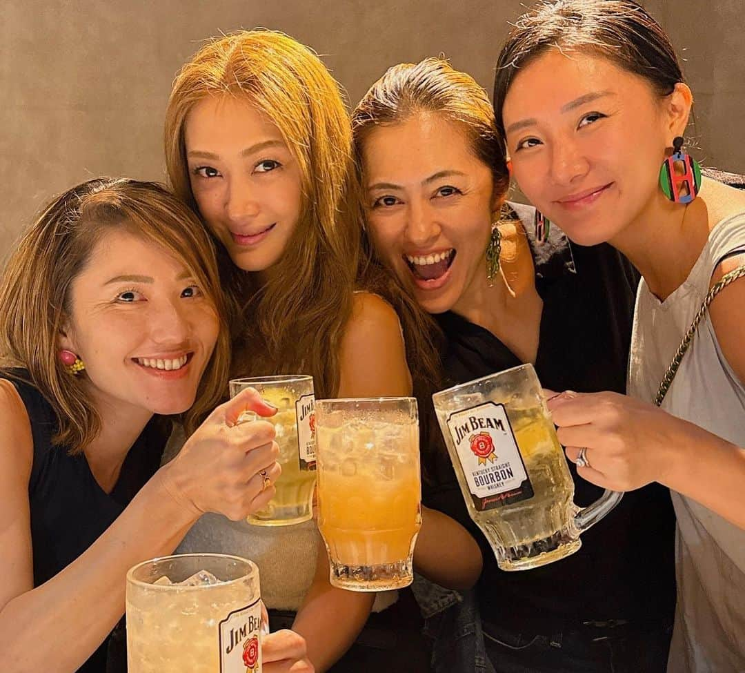 小林明実のインスタグラム：「大ジョッキが好き✨ お肉が好き✨ お酒が好き✨ 美人と飲みのが好き✨  @yakiniku_janjan  @megumi_tateishi  @cfo.mrt  @yumelan」