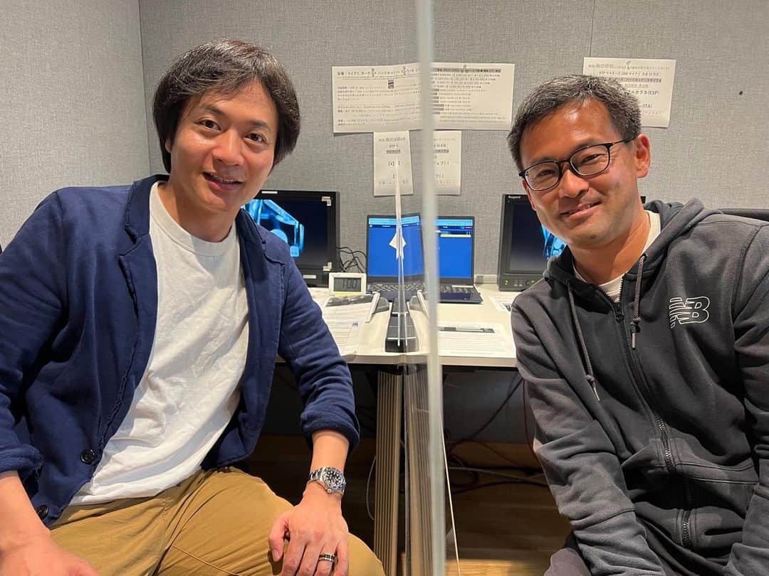 山田泰三のインスタグラム：「新年度はテニスの仕事からスタート🌸 梅田邦明さんとATPマスターズ・マイアミの準決勝をお伝えしました。 決勝は5大会連続決勝進出のメドベージェフと、No.1のアルカラスを破ったシナーの顔合わせ。 楽しみです。 今夜はラリーガでWOWOW行きます。 そちらもぜひー！ #WOWOW #テニス #tennis #テニス好き #マイアミ #Miami #ラリーガ #laliga #サッカー #サッカー好き #新年度」