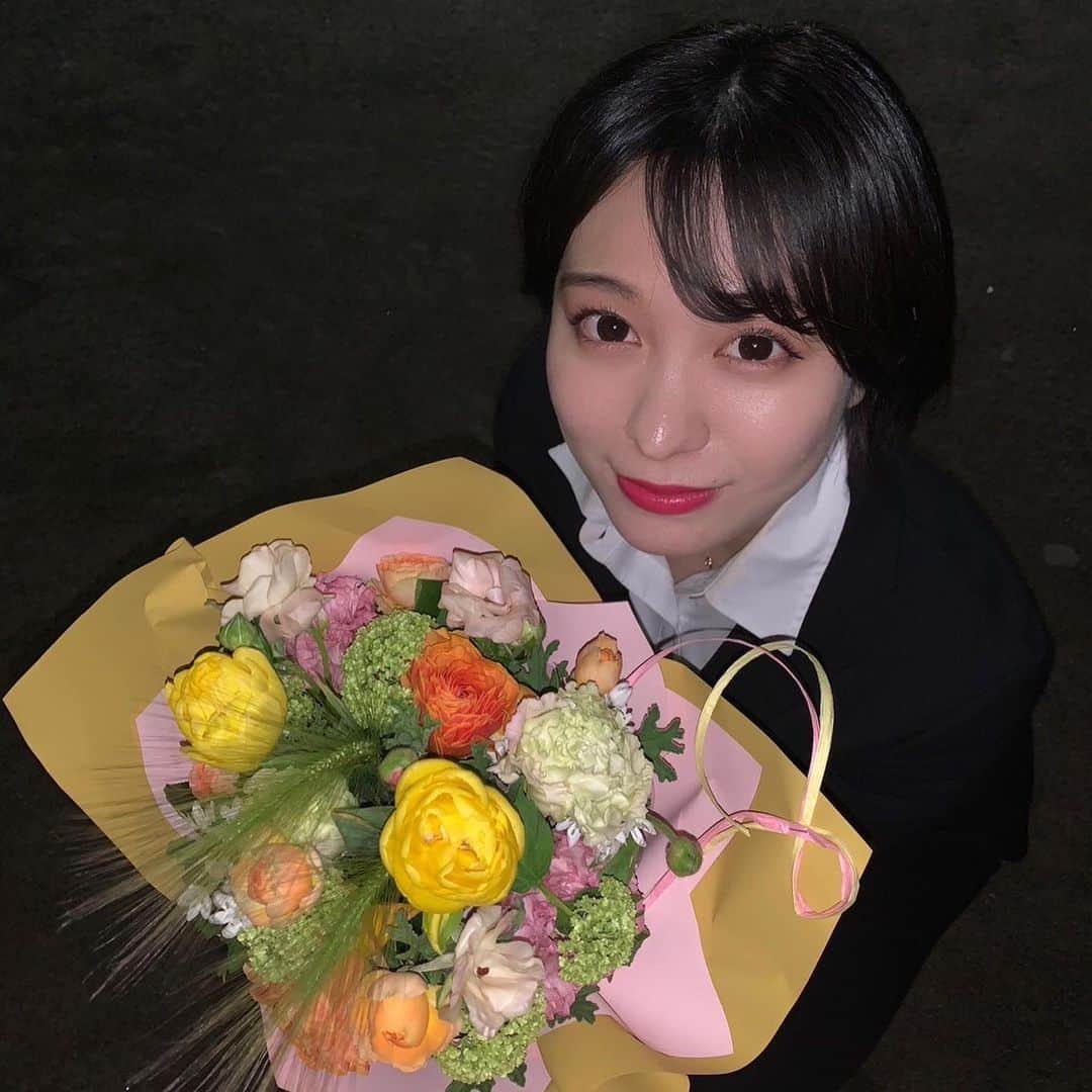 赤崎月香のインスタグラム：「・ 【ご報告】 ご存知の方もおられるかとは思いますが、 昨日3/31をもちまして イザワオフィスを退所いたしました💐 たくさんの経験を積ませていただいて、たくさんお世話になった方々に感謝の気持ちでいっぱいです。 お仕事でお世話になった方々はもちろん、応援してくださったファンの皆様、赤崎月香をありがとうございました....！！！」