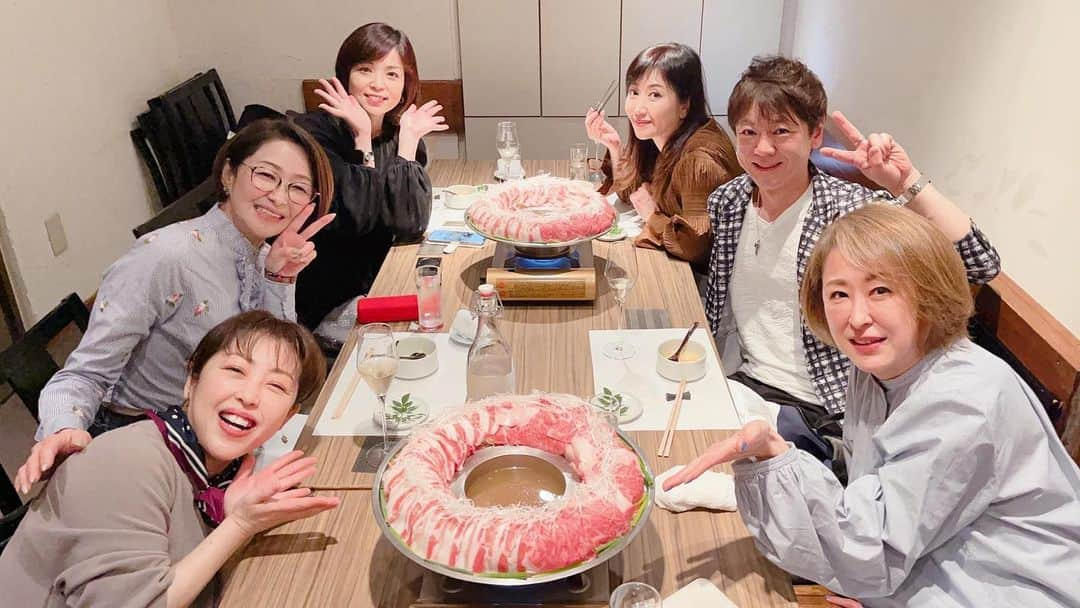 北島兄弟のインスタグラム：「* 昨日は、食事会😄メンバーは、伍代夏子さん、城之内早苗さん、石原詢子さん、大石まどかさん、山口ひろみさん！女子会に参加させて頂きました（笑） 先輩方の貴重なお話しに爆笑トーク😆とっても楽しい時間でした✨食事も最高に美味しかったですよ〜😋 ・ ・ #伍代夏子 さん #城之内早苗 さん #石原詢子 さん #大石まどか さん #山口ひろみ さん #北山たけし #六本木」